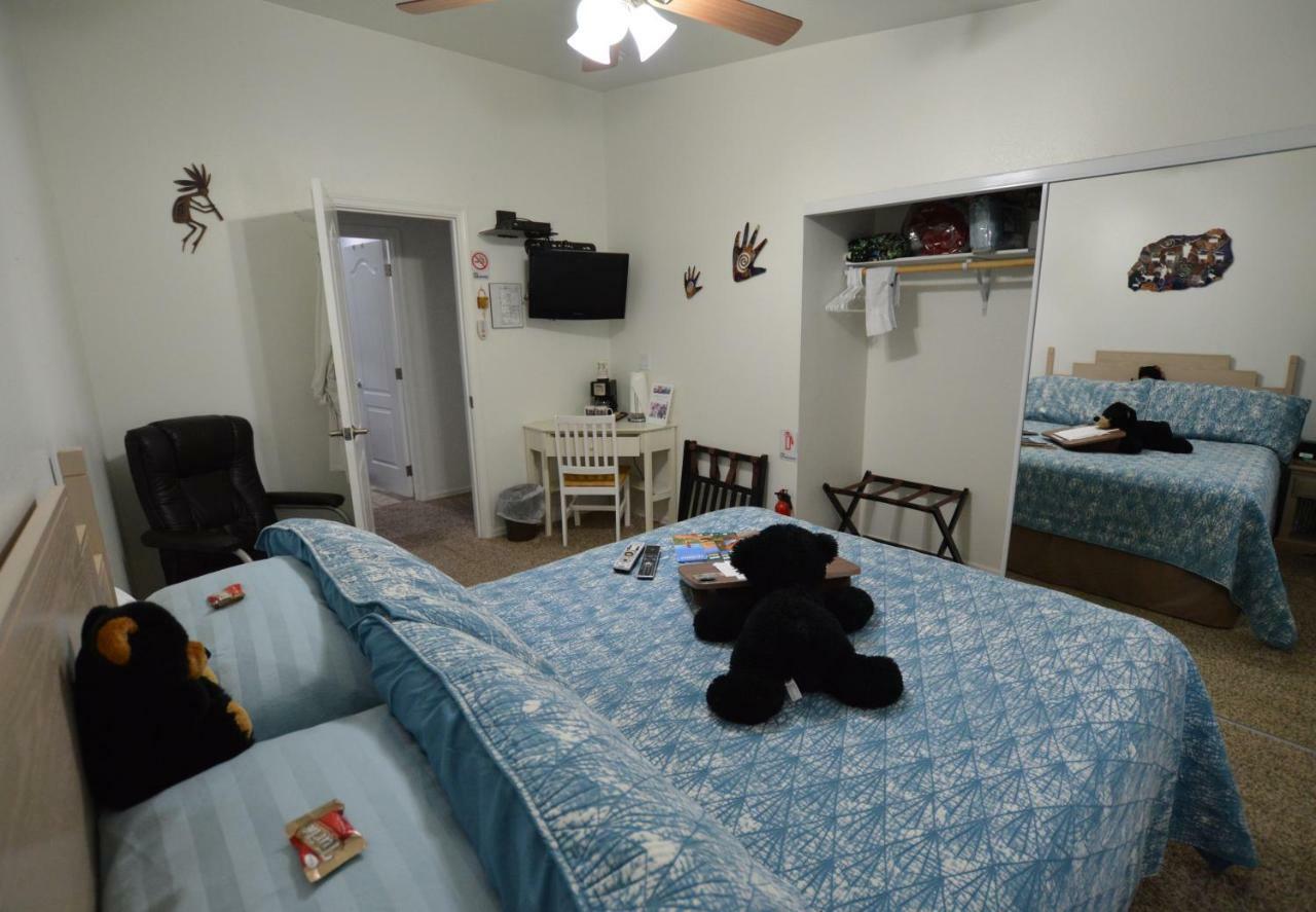 The Bear'S Den B&B Page Extérieur photo